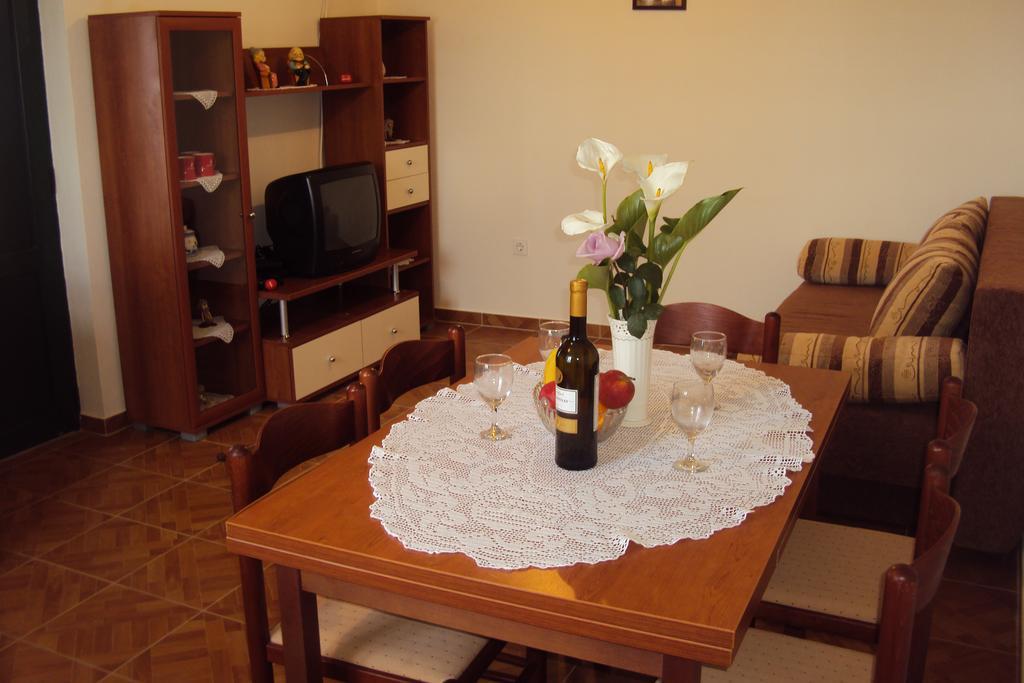 Milutinov Dvor Apartments Vrsi Ngoại thất bức ảnh