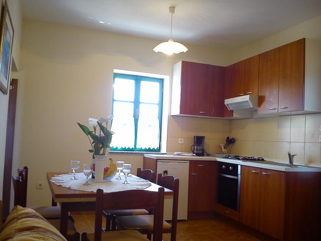 Milutinov Dvor Apartments Vrsi Ngoại thất bức ảnh