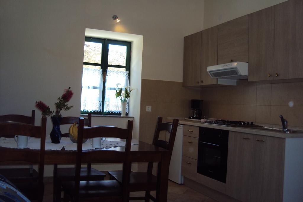 Milutinov Dvor Apartments Vrsi Ngoại thất bức ảnh