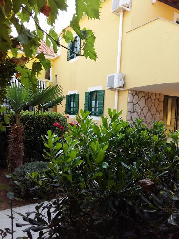 Milutinov Dvor Apartments Vrsi Ngoại thất bức ảnh