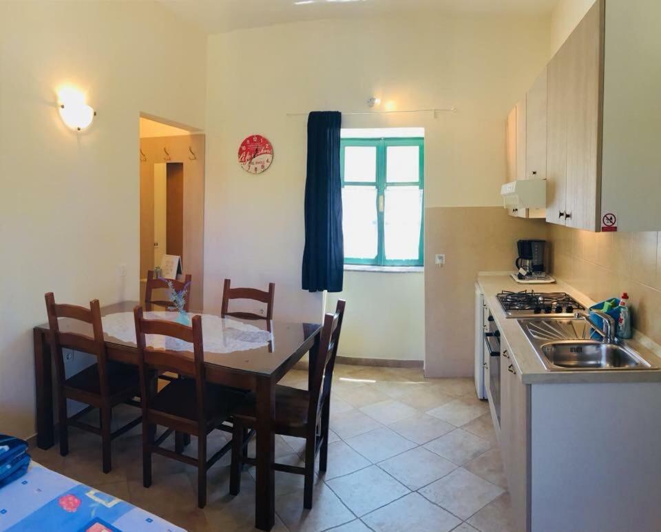 Milutinov Dvor Apartments Vrsi Ngoại thất bức ảnh